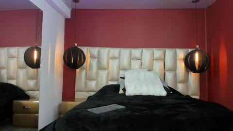 Kendal online show from April 2026 11:02:01 PM