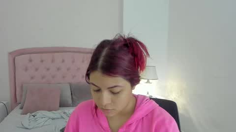 Kendall online show from September 2025 04:12:01 AM