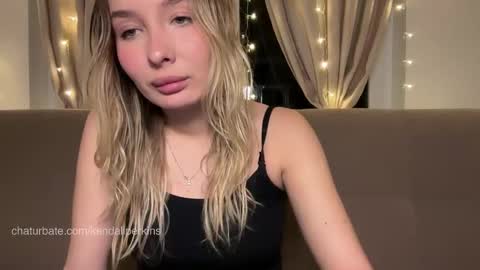 Kendall online show from November 2025 08:21:02 PM