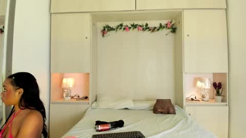 Kendal online show from February 2026 01:00:01 PM