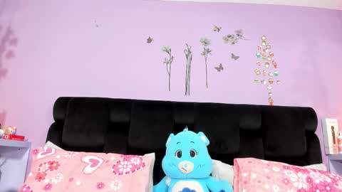 kendallwings online show from December 2025 06:49:01 PM