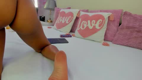 Kendal  online show from November 2025 09:05:02 PM