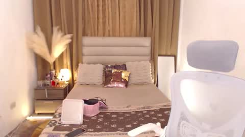 Snapshot of kendalveronika chatting on November 2025 08:37:01 AM kendalveronika online show from November 2025 08:37:01 AM