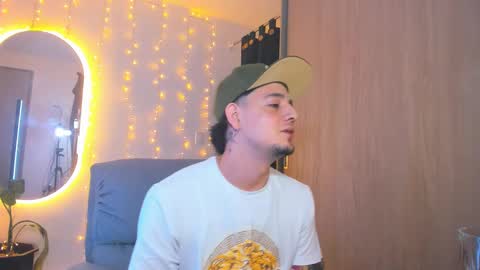 Snapshot of kendel_dimitri chatting on December 2024 07:00:01 AM kendel_dimitri online show from December 2024 07:00:01 AM