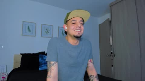 Snapshot of kendel_dimitri chatting on December 2025 01:55:01 AM kendel_dimitri online show from December 2025 01:55:01 AM