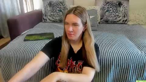 Snapshot of kendra_xx_ chatting on June 2026 02:24:02 AM Kendra online show from June 2026 02:24:02 AM