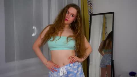 Snapshot of kendraedger chatting on November 2025 06:59:02 PM Kira online show from November 2025 06:59:02 PM