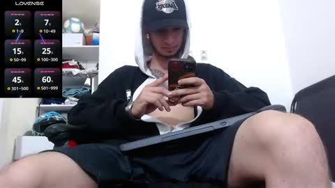 Snapshot of kenn_blake1 chatting on November 2025 01:22:01 PM blake online show from November 2025 01:22:01 PM