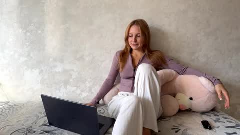 Snapshot of kerryrusell chatting on November 2025 01:16:01 AM Elizabeth online show from November 2025 01:16:01 AM