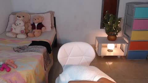 Snapshot of kesha_brooks chatting on December 2024 03:52:01 PM Mia online show from December 2024 03:52:01 PM