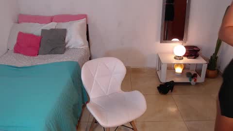 Snapshot of kesha_brooks chatting on February 2025 04:03:02 PM Mia online show from February 2025 04:03:02 PM