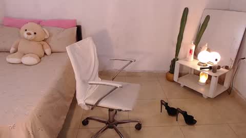 Snapshot of kesha_brooks chatting on March 2025 09:53:01 PM Mia online show from March 2025 09:53:01 PM