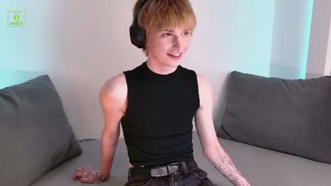 Snapshot of kessy_white chatting on July 2026 08:27:01 PM Kessy online show from July 2026 08:27:01 PM