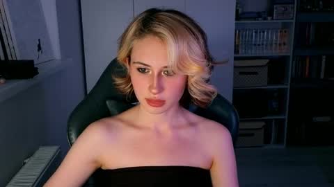 Snapshot of keti_moon chatting on August 2026 06:44:01 PM Keti 3 online show from August 2026 06:44:01 PM