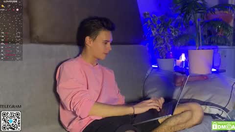 Snapshot of kevin_doo chatting on October 2025 05:44:02 AM Fansly Kevin T online show from October 2025 05:44:02 AM