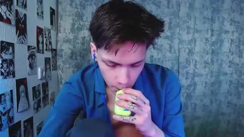 Snapshot of kevin_joestar chatting on November 2025 05:07:02 AM Kevin online show from November 2025 05:07:02 AM