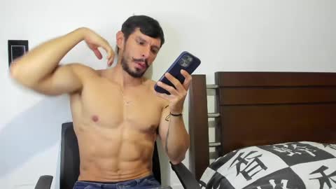 kevin_malone22 online show from April 2026 11:43:01 PM