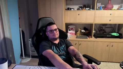Kevinn online show from October 2025 07:03:01 PM