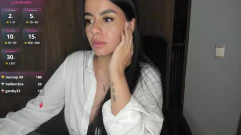 Laura online show from December 2024 11:00:02 AM