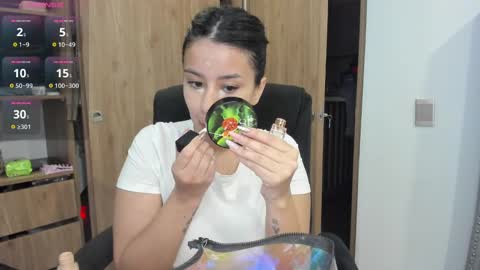 Laura online show from December 2024 12:14:02 AM