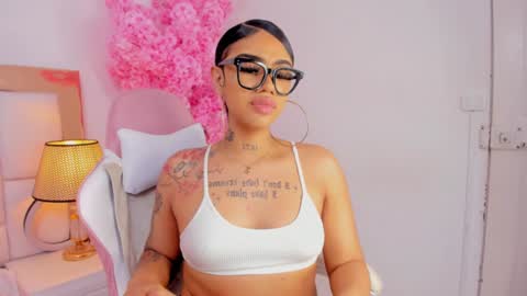 Khelany Isyy  online show from February 2025 12:33:01 AM