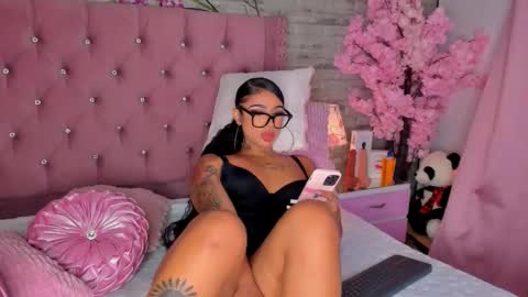 Khelany Isyy  online show from September 2025 01:43:02 PM