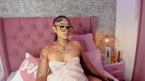 Khelany Isyy  online show from February 2026 01:56:02 PM