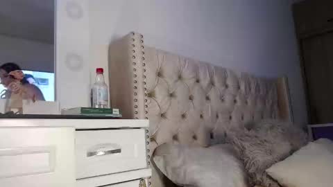 Snapshot of khloe33 chatting on February 2025 08:03:01 PM khloe33 online show from February 2025 08:03:01 PM