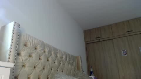 Snapshot of khloe33 chatting on February 2025 04:09:02 AM khloe33 online show from February 2025 04:09:02 AM