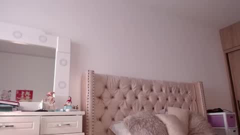 Snapshot of khloe33 chatting on February 2025 05:35:01 PM khloe33 online show from February 2025 05:35:01 PM