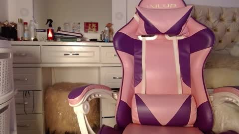 Snapshot of khloe33 chatting on February 2025 02:07:02 AM khloe33 online show from February 2025 02:07:02 AM