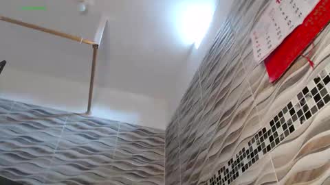 Snapshot of khloe33 chatting on October 2025 03:44:02 PM khloe33 online show from October 2025 03:44:02 PM