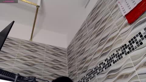 Snapshot of khloe33 chatting on December 2025 06:44:01 AM khloe33 online show from December 2025 06:44:01 AM