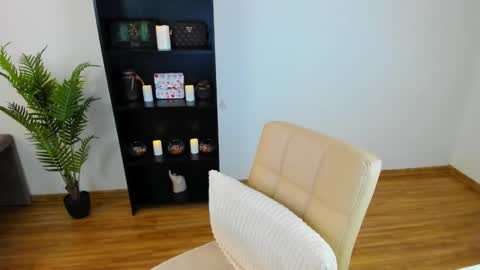 Khloe online show from March 2026 02:09:02 PM