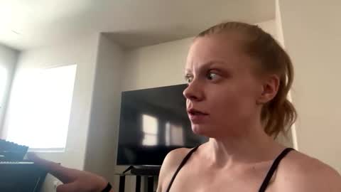 Snapshot of khloemariexox chatting on October 2025 05:48:02 PM khloemariexoxo  online show from October 2025 05:48:02 PM