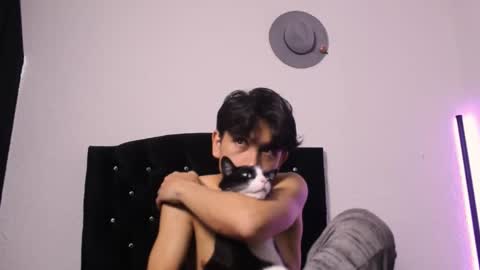 Snapshot of kianryu chatting on November 2025 04:17:02 PM Adrian Chlloe online show from November 2025 04:17:02 PM