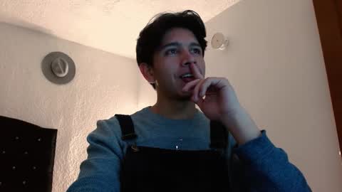 Snapshot of kianryu chatting on November 2025 02:43:02 AM Adrian Chlloe online show from November 2025 02:43:02 AM