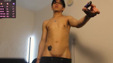 Snapshot of kianryu chatting on November 2025 09:58:01 PM Adrian Chlloe online show from November 2025 09:58:01 PM