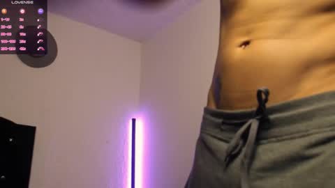 Snapshot of kianryu chatting on November 2025 10:35:01 PM Adrian Chlloe online show from November 2025 10:35:01 PM