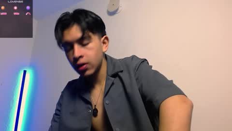 Snapshot of kianryu chatting on December 2025 04:03:02 PM Adrian Chlloe online show from December 2025 04:03:02 PM