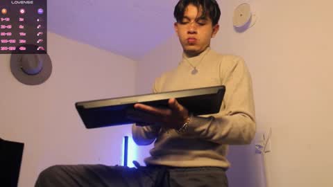 Snapshot of kianryu chatting on December 2025 12:27:01 AM Adrian Chlloe online show from December 2025 12:27:01 AM