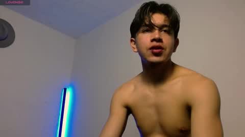 Snapshot of kianryu chatting on December 2025 01:32:02 AM Adrian Chlloe online show from December 2025 01:32:02 AM