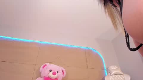 Snapshot of kiimcooper chatting on February 2025 10:09:01 AM KIM COOPER online show from February 2025 10:09:01 AM