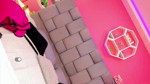 kiishanny online show from November 2025 08:33:02 PM