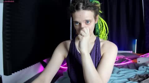 Snapshot of kiki_krash chatting on December 2025 10:33:01 AM Kiki online show from December 2025 10:33:01 AM