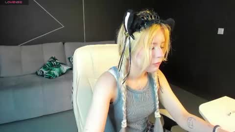 Snapshot of kiki_peach chatting on June 2026 12:22:01 PM Jessica online show from June 2026 12:22:01 PM