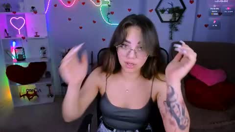 kiki_swan online show from June 2026 07:12:02 PM