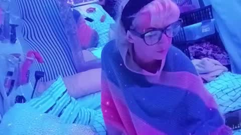 kikilovespartylights online show from January 2026 02:10:01 PM