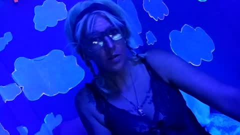 kikilovespartylights online show from August 2026 11:41:02 AM