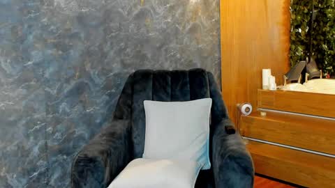 Kim online show from February 2025 12:57:02 PM